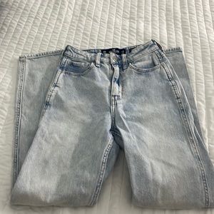Hollister mom jeans waist 23 length 27